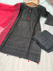 3 Colours EVAA Embroidered salwar kameez suit
3 piece Pakistani colour contrasting chiffon