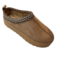 Women's Shoes Faux Fur Slip-On Platform Slippers for Indoor and Outdoor Use - Girls
Footwear Slide