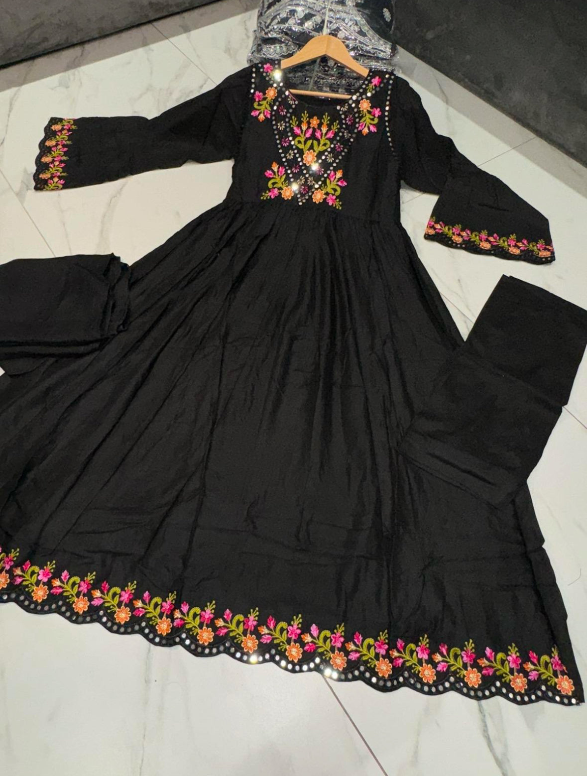 2 Colours LAMAISAH linen dress suit 3 piece Pakistani embroidered mirror work chiffon
Dupatta S - XXL